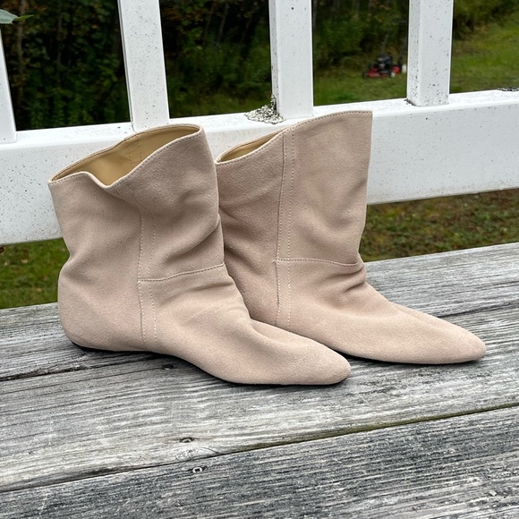 Suede ankle boot. - Picture 3 of 6